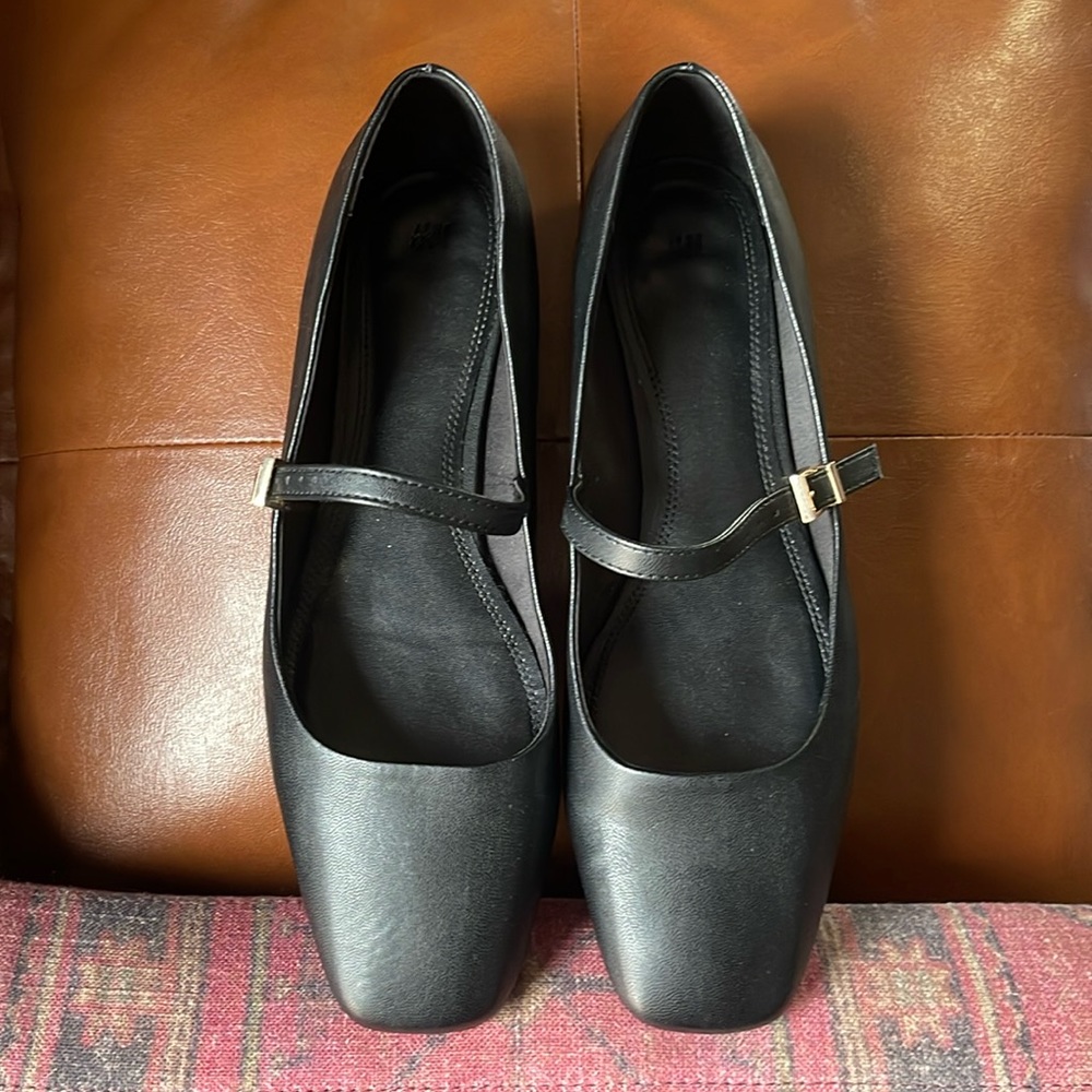 H&M ballet flat, Mary Jane, square toe, gold buckle.